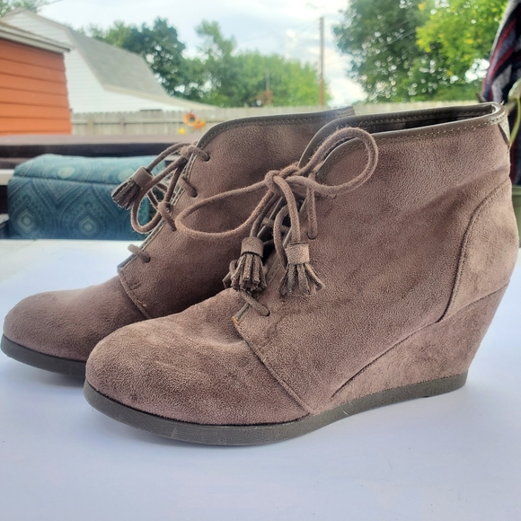 Madden Girl Dallyy Wedge Ankle Bootie Lace Up Women's Size 8 EUC - Picture 5 of 11